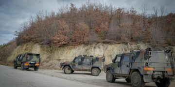 KFOR: Çdo vendim rreth hapjes së Urës së Ibrit duhet të ndodh në kuadër të dialogut Kosovë – Serbi