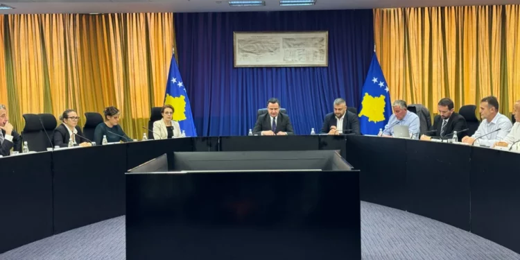 Kurti kërkon hapjen e arkivave të shtetit serb për krimet e kryera në Kosovë