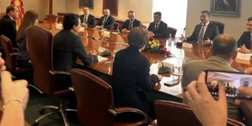 Pas takimit Mickoski – Kurti, fillon mbledhja e përbashkët me ministrat