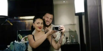 Mozzik me dedikim të ëmbël për Lotinën