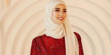 Hatixhja më në fund ndan fotografi me Jasharin