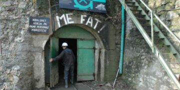 Minatorët pa paga, por menaxhmenti  i Trepçës ha dreka luksoze me peshk salmon e birra