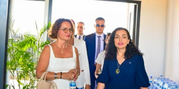 Nëna e Rita Orës krah presidentes Osmani, ja çka shkruan
