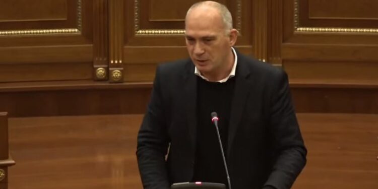 Humolli: BE-ja ka qenë gjithmonë në koordinim me Serbinë – Tani po shfaqet fytyra e vërtetë e KFOR-it