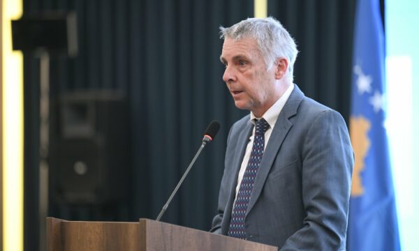 Rohde fton qytetarët t’i bashkohen për “hiking” në majën e Gjeravicës