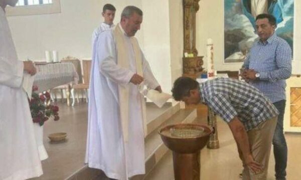KMDLNj reagon pasi disa qytetarë janë konvertuar në katolik: Kjo çështje që është ekskluzivisht personale