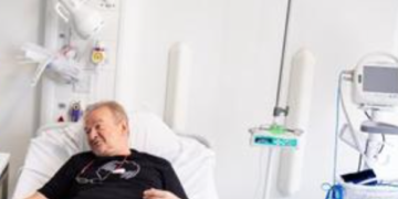 Nis testimi/ 67 vjeçari britanik, pacienti i parë që merr vaksinën kundër kancerit të mushkërive