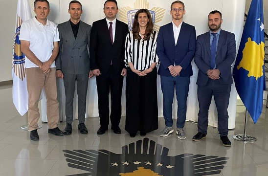 Ganimete Musliu me anëtarët e Komisionit shkojnë në AKI, takohen me Drejtorin Petrit Ajeti