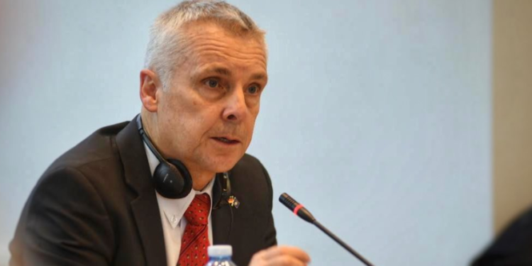 Ambasadori Rohde mbështet linjat e kuqe të KFOR-it për urën dhe kërkon shtensionim