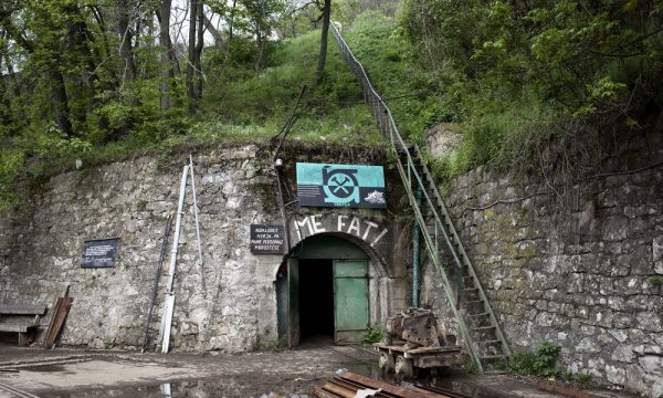 “Trepça” largon nga puna pesë punëtorë