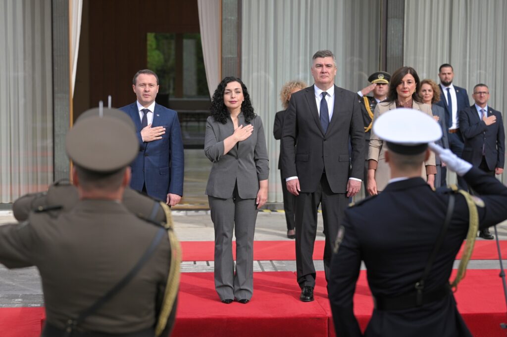Presidenti kroat fton Osmanin në Kroaci, do ta ndjekin garën tradicionale me kuaj
