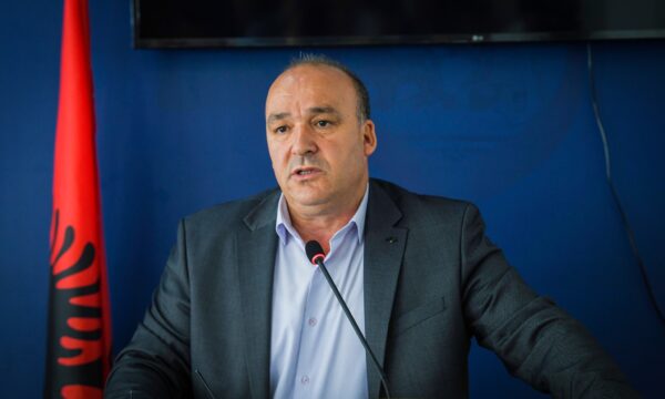 “Tradhtar, legen, uzurpator”, përplasje e ashpër mes Bulliqit e asambleistit të LDK’së – përmenden Hashim Thaçi e Agim Veliu