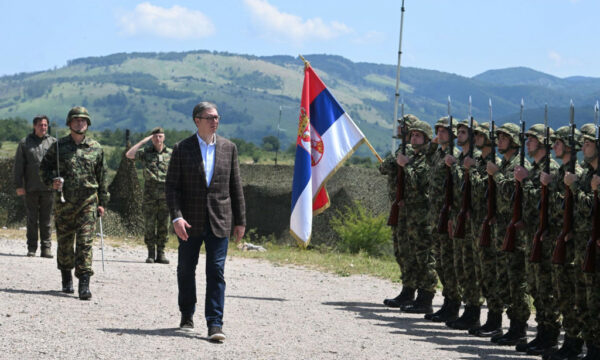 Parashikimet dramatike të tabloideve serbe – Vuçiq nesër do ta shpallë okupimin e Kosovës?