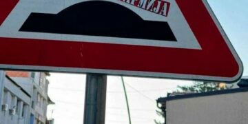 “Armata e Veriut”, “ Veriu i Çetnikëve”- Në përvjetorin e sul*mit në Banjskë stikersa me mesazhe provokuese shfaqen në veri