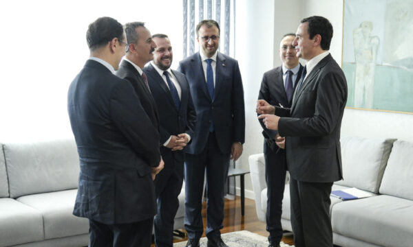 Kurti thotë se Kosova do të vazhdojë të blejë pajisje ushtarake nga Turqia, diskutohet edhe mundësia e bashkëpunimit për prodhim të municionit