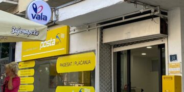 Bizneset shqiptare dhe Posta e Kosovës, të cilat janë hapur së fundi në veri të Mitrovicës po vazhdojnë të operojnë