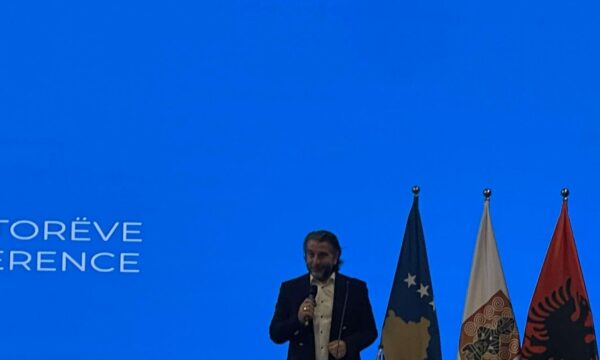 Rama kërkon mbështetje nga niveli qendror në konferencën për investitorë