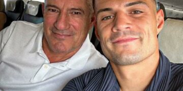 “Bëre që emri i shqiptarëve të shkruhet në histori”, postimi emocionues i babait të Granit Xhakës pas nominimit për Topin e Artë