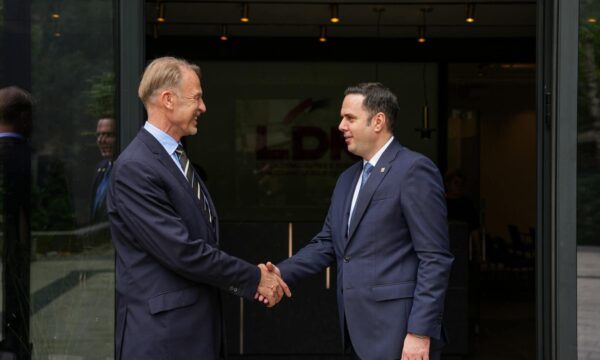 Abdixhiku takohet me shefin e ri të Zyrës së BE-së, i tregon për përgatitjet e LDK-së për zgjedhje dhe programin politik