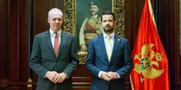 Zëvendëssekretari i NATO-s viziton Malin e Zi, përmendet dhe Kosova