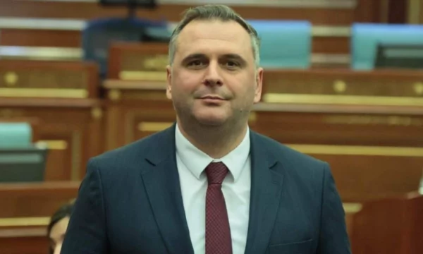 Bajqinovci thotë se Lajçaku s’ka asnjë sukses në bisedime Kosovë-Serbi