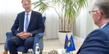 Bislimi takon shefin e ri të zyrës së BE-së në Kosovë