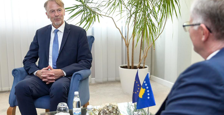 Bislimi takon shefin e ri të zyrës së BE-së në Kosovë