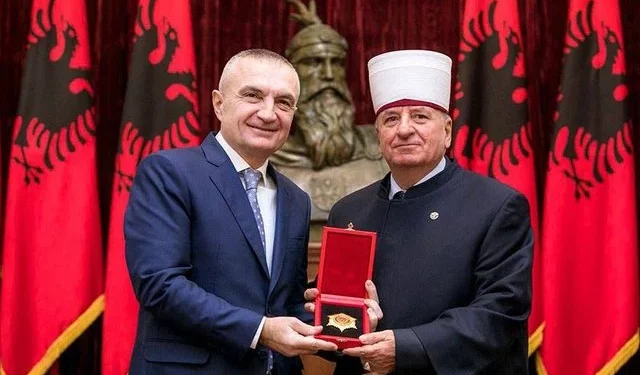 Ilir Meta i ka ofruar për 300 mijë euro dekoratën e lartë kreut të Bashkësisë Islame të Maqedonisë, Sulejman Rexhepit?