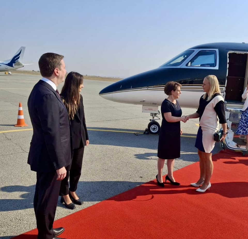 Ministrja e Jashtme finlandeze arrin në Kosovë, pritet nga Gërvalla