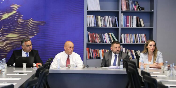 AAK-ja premton: Me qeverisjen tonë, paga më e ulëta për ushtarët e FSK-së do të jetë një mijë euro!