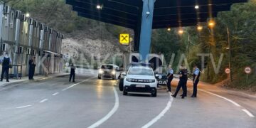 Bllokada kufitare serbe: Nuk vërehen hyrje-dalje të veturave me targa RKS