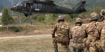 KFOR-i teston procedurat e sigurisë së helikopterit për ngarkim në rast emergjence
