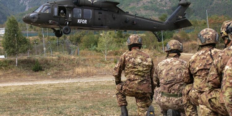 KFOR-i teston procedurat e sigurisë së helikopterit për ngarkim në rast emergjence