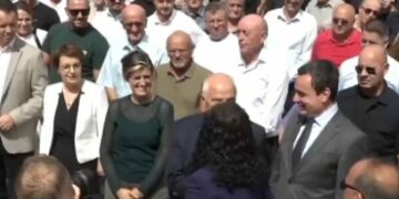 Osmani nuk iu flet për dore Gërvallës e Pecit në përurimin e shtatores së Rugovës