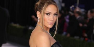 Nuk humb kohë! Lopez flirton publikisht me basketbollistin e njohur