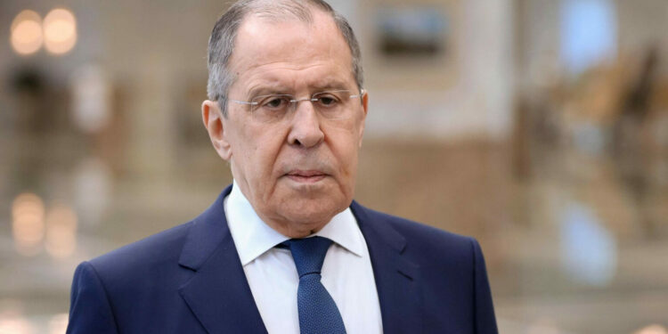 Lavrov: Po tentojnë që serbët t’i dëbojnë në heshtje nga Kosova