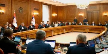 Qeveria serbe urdhëron ministritë t’i përkushtohen Kosovës