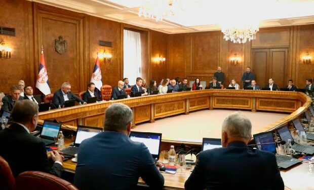 Qeveria serbe urdhëron ministritë t’i përkushtohen Kosovës