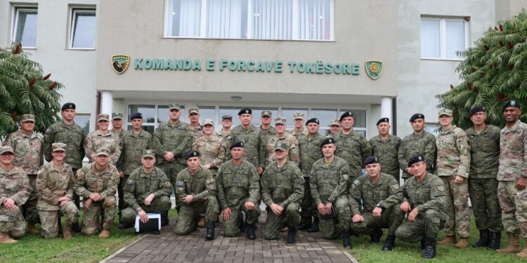 Delegacioni i Gardës së Iowas pa nga afër kapacitetet e këmbësorisë së FSK-së në Istog