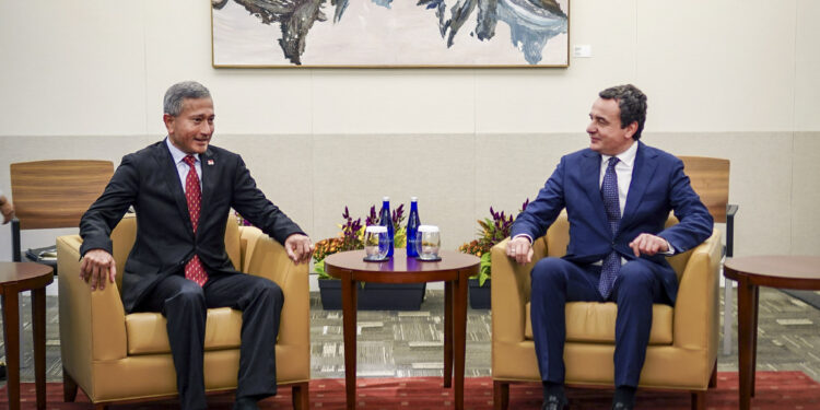 Kurti takon Kryediplomatin e Singaporit, diskutojnë për themelimin e Fondit Sovran në Kosovë