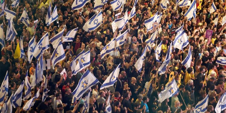 Kaos në Tel Aviv: Qindra mijëra izraelitë protestojnë për t’i dhënë fund luftës në Gaza