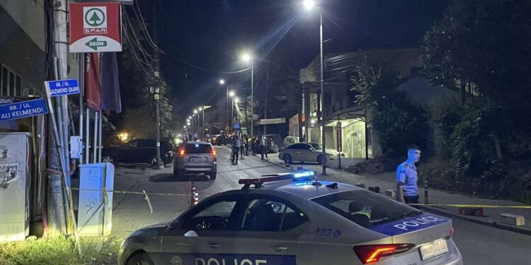 Prishtina s’gjen qetësi: Vritęt një person, plagosęn disa të tjerë – Familjet Sekiraqa dhe Capat dyshohet se janë përfshirë