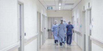 67 mjekë sivjet ikën nga Kosova, opozita thotë se sistemi shëndetësor është në prag të kolapsit