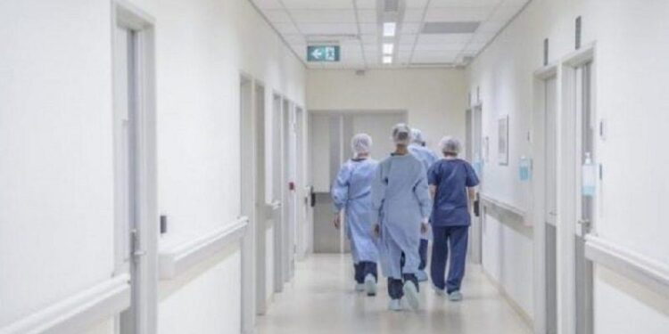 67 mjekë sivjet ikën nga Kosova, opozita thotë se sistemi shëndetësor është në prag të kolapsit