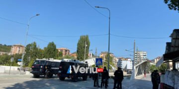 KFOR-i sot vendosi autoblinda edhe në pjesën jugore të Urës së Ibrit