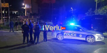 Mjeti shpërthyes u hodh mbi kulmin e LAB Oil në Zveçan (Pamje)