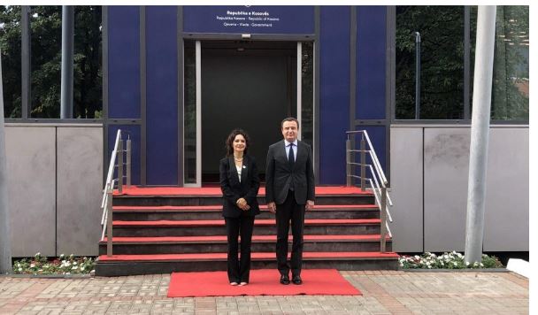Kurti pret në takim kryetaren e Kuvendit të Shqipërisë, Elisa Spiropali