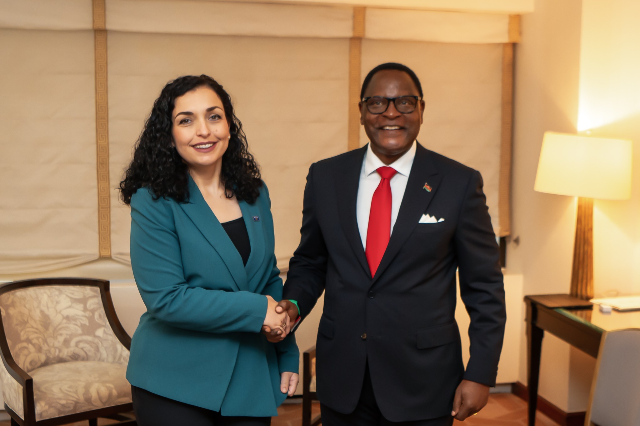 Osmani “lavdërohet” që takoi presidentin e Malawit, shtet afrikan afër 10 mijë km larg Kosovës