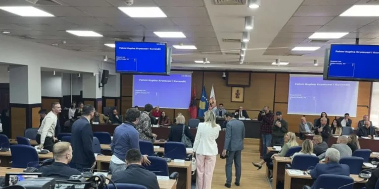 VV-ja lëshon mbledhjen, dështon votimi i Buxhetit të Prishtinës për vitin 2025