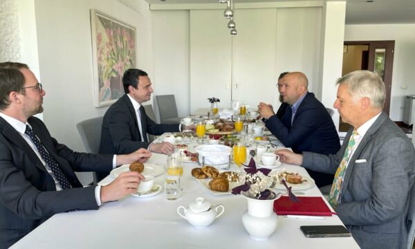 Qeveria në kundërshtim edhe me Berlinin, palët me interpretime të ndryshme rreth takimin Kurti – Sarrazin për CEFTA